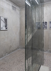 Ausstellungsansicht mit Arbeiten von Günther Förg, Veronika Kellndorfer und Heidi Specker