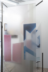 Installation Susa Templin Spectral Spaces, 2021 uv prints on acrylic glass, steel modules